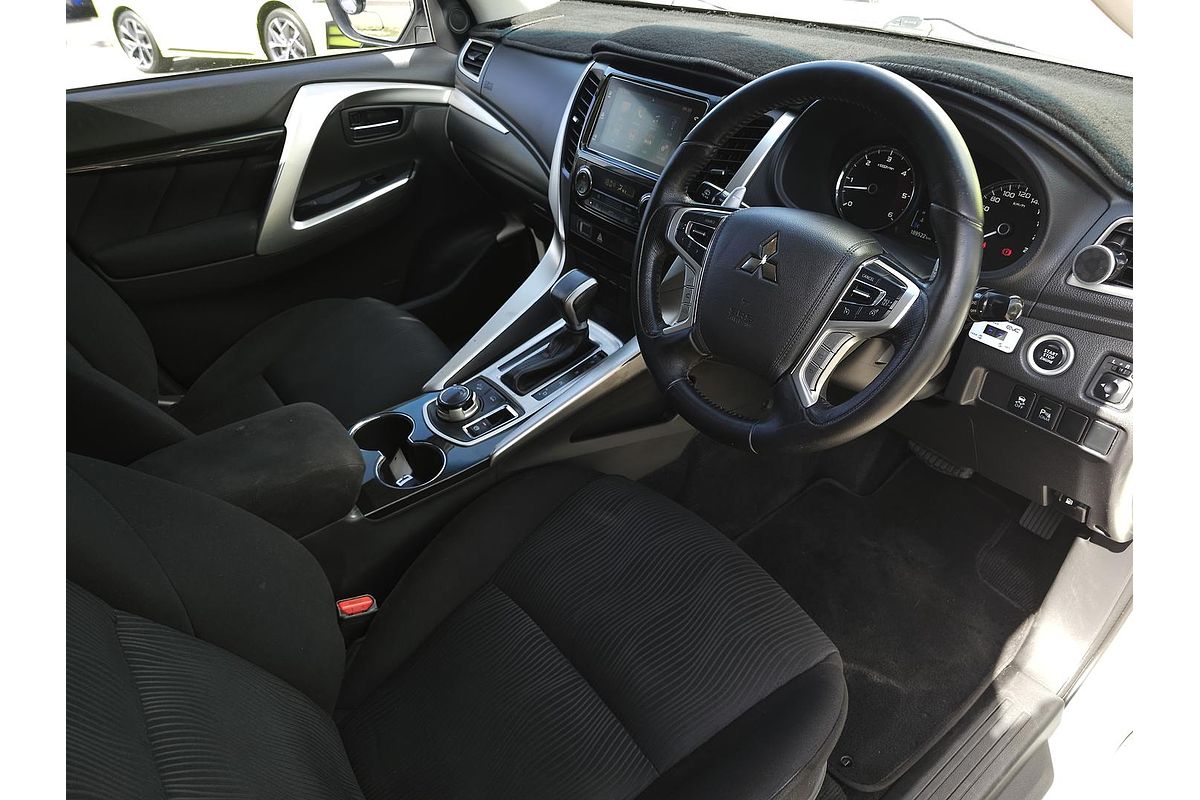 2016 Mitsubishi Pajero Sport GLX QE