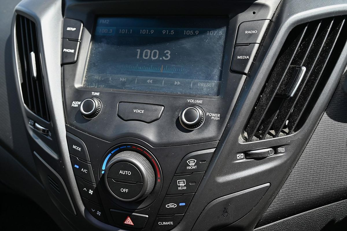2016 Hyundai Veloster SR Turbo + FS4 Series II