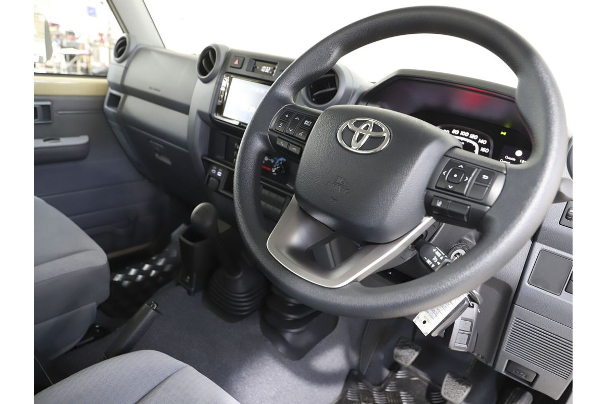LC Military GXL 4.5L T Diesel Manual Single C/Chassis 