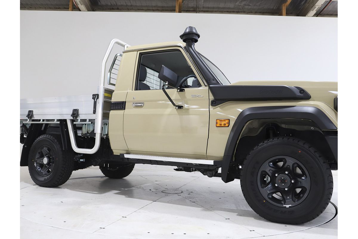 LC Military GXL 4.5L T Diesel Manual Single C/Chassis 
