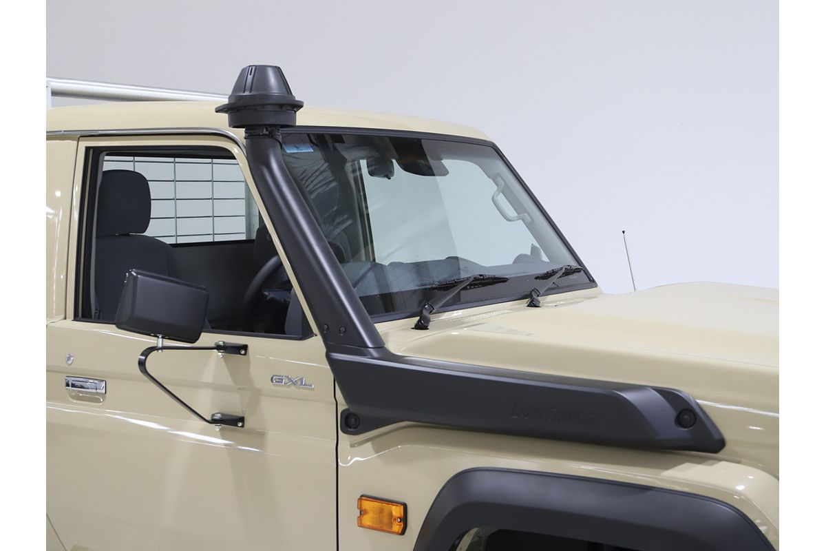 LC Military GXL 4.5L T Diesel Manual Single C/Chassis 