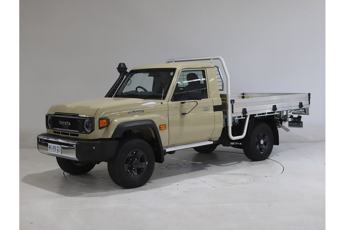 LC Military GXL 4.5L T Diesel Manual Single C/Chassis 