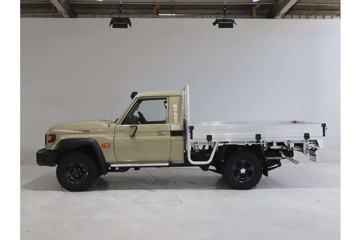 LC Military GXL 4.5L T Diesel Manual Single C/Chassis 