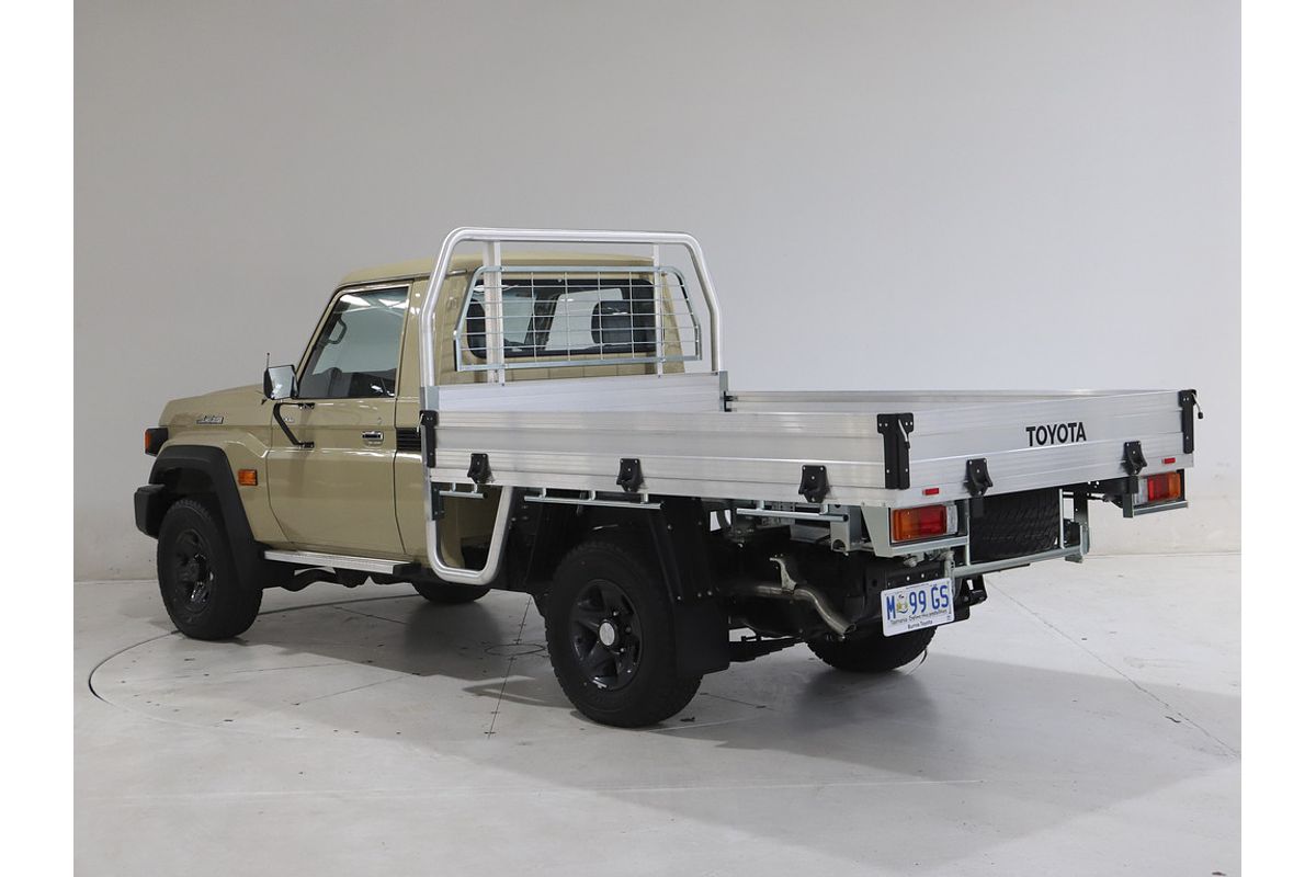 LC Military GXL 4.5L T Diesel Manual Single C/Chassis 