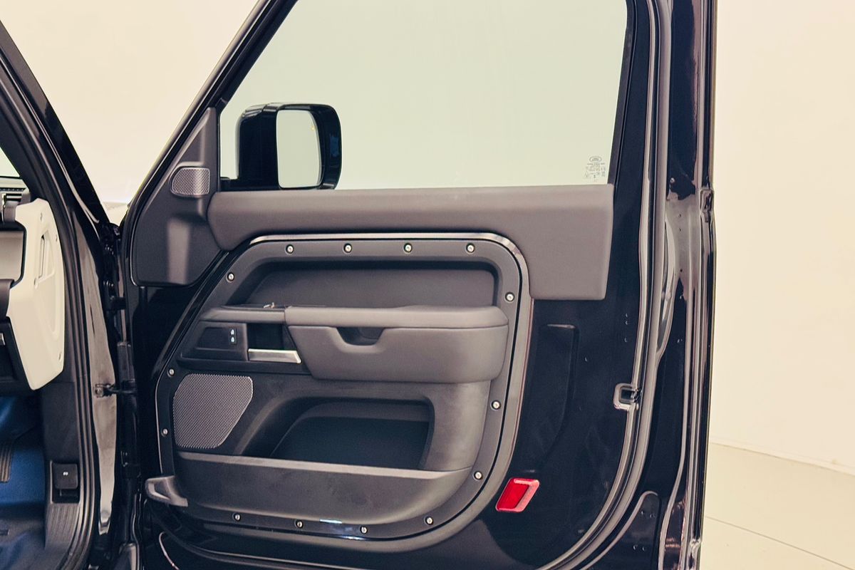 2024 LAND ROVER DEFENDER 90 P300 S (221kW) 8 SP AUTOMATIC 3D WAGON T4 
