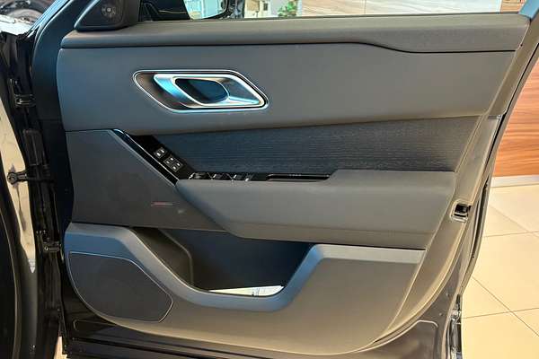 2024 Land Rover Range Rover Velar P250 Dynamic SE L560