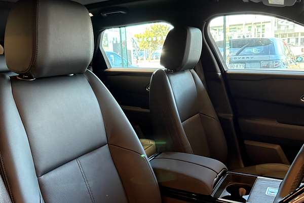 2024 Land Rover Range Rover Velar P250 Dynamic SE L560