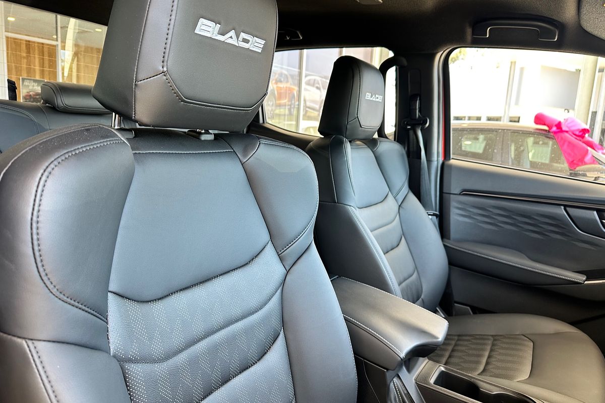 2024 Isuzu D-MAX BLADE 4X4