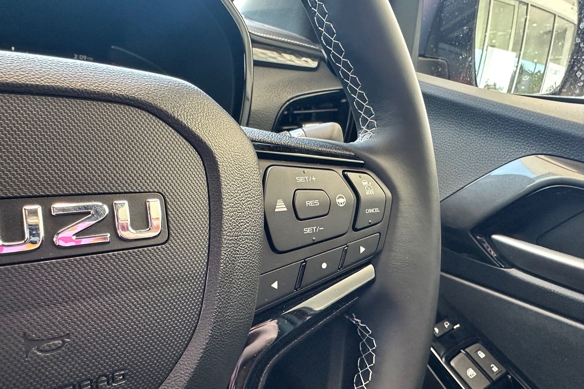 2024 Isuzu D-MAX BLADE 4X4