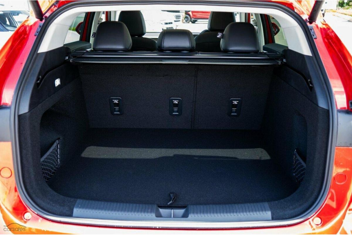 2025 MG HS Essence AS33