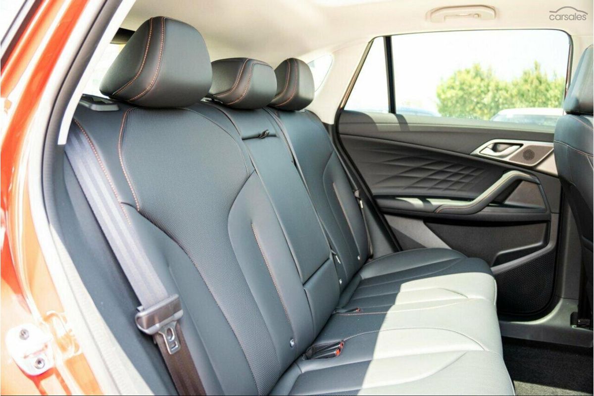 2025 MG HS Essence AS33