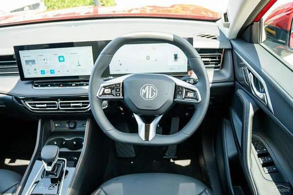 2025 MG HS Essence AS33