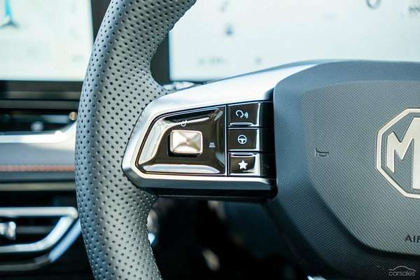 2025 MG HS Essence AS33