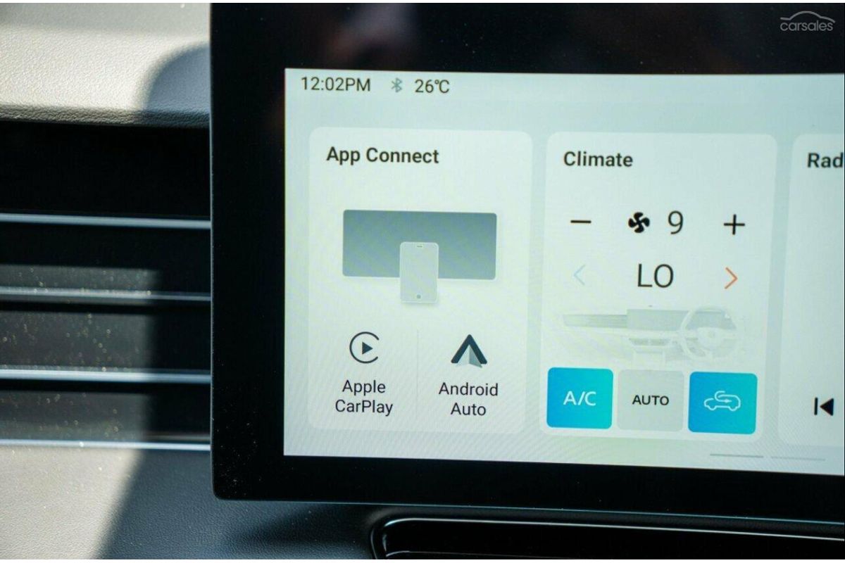 2025 MG HS Essence AS33