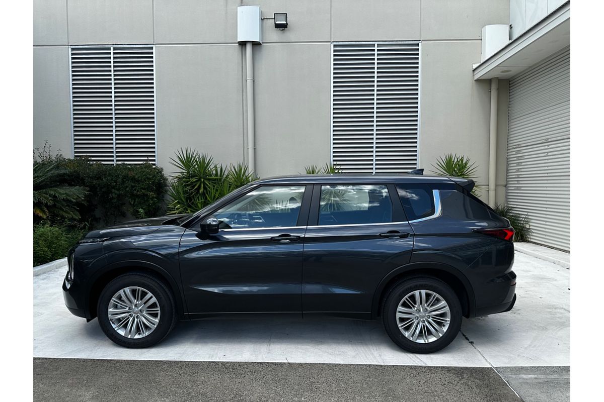 2024 Mitsubishi Outlander ES ZM