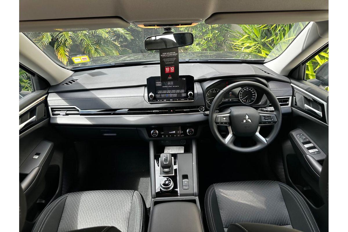 2024 Mitsubishi Outlander ES ZM