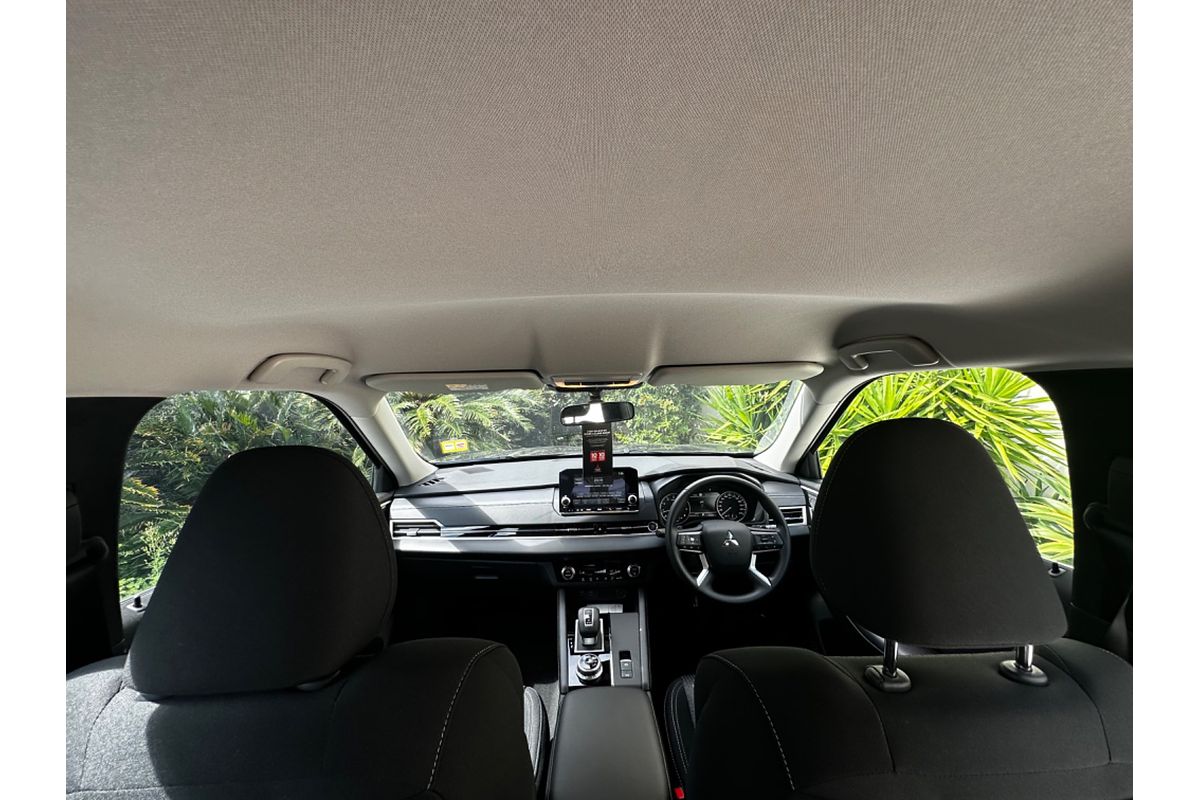 2024 Mitsubishi Outlander ES ZM