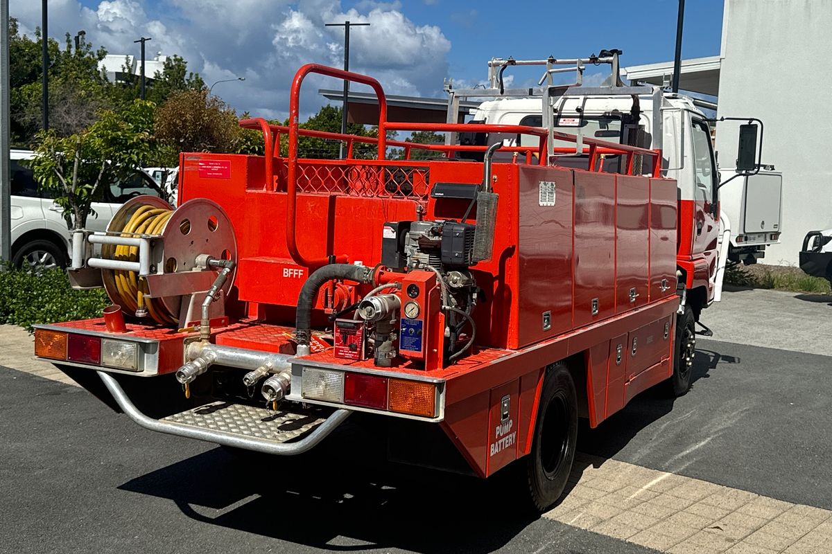 1997 Isuzu NPS 4X4 300