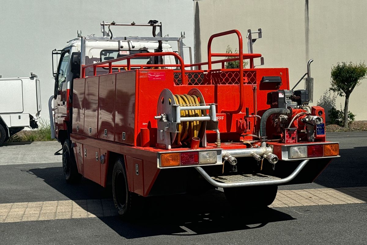 1997 Isuzu NPS 4X4 300