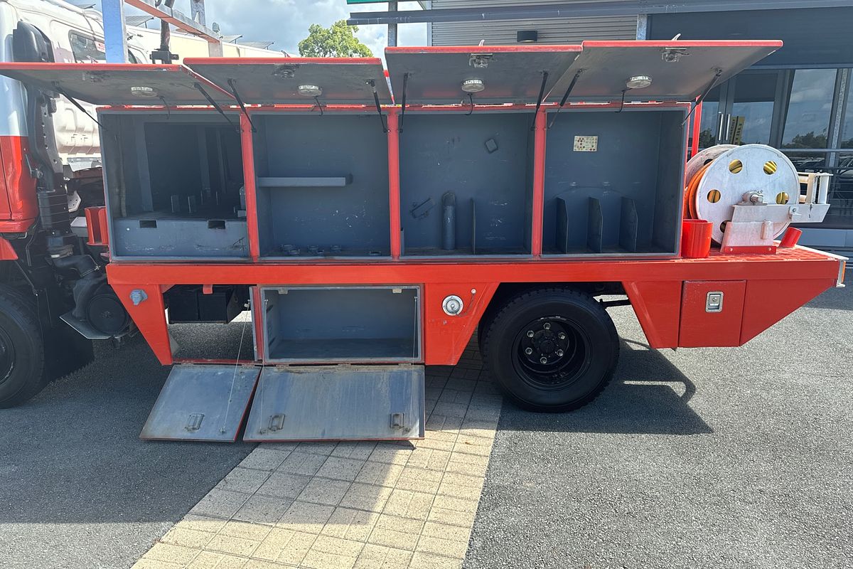 1997 Isuzu NPS 4X4 300