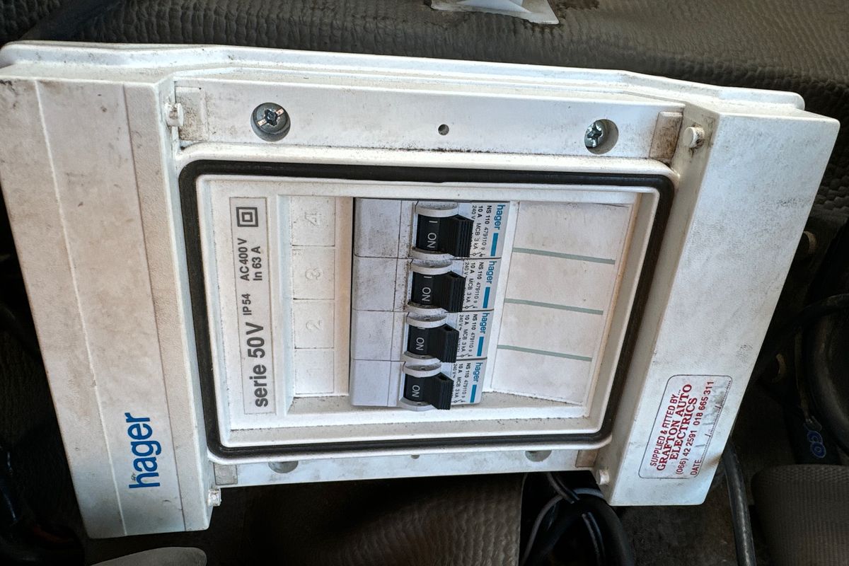 1997 Isuzu NPS 4X4 300