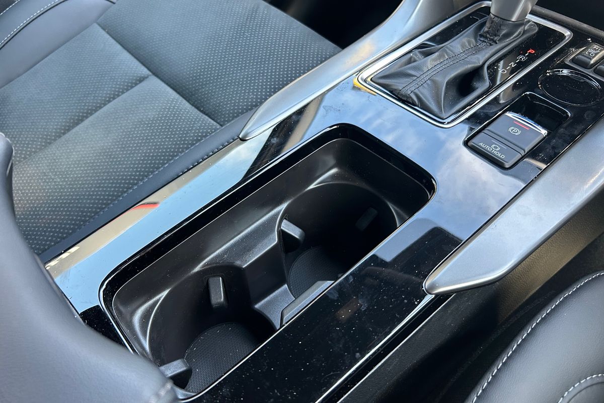 2024 Mitsubishi Eclipse Cross LS Black Edition YB