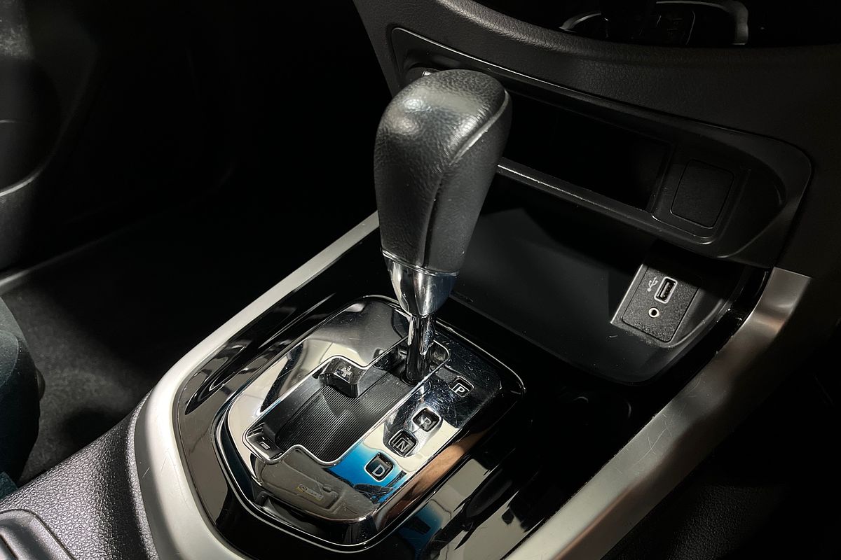 2020 Nissan NAVARA 4X2 2.3 DSL AUTO DC ST