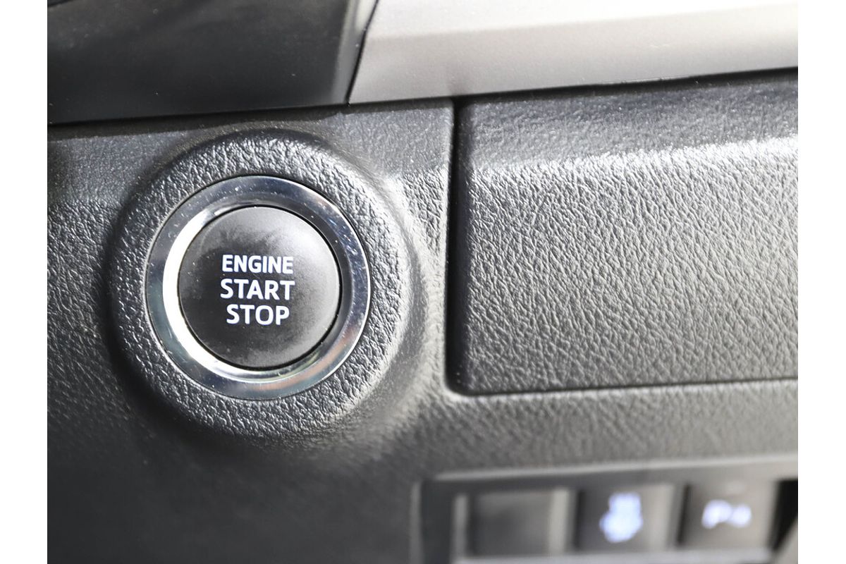 Hilux 4x4 SR5 2.8L T Diesel Manual Double Cab 