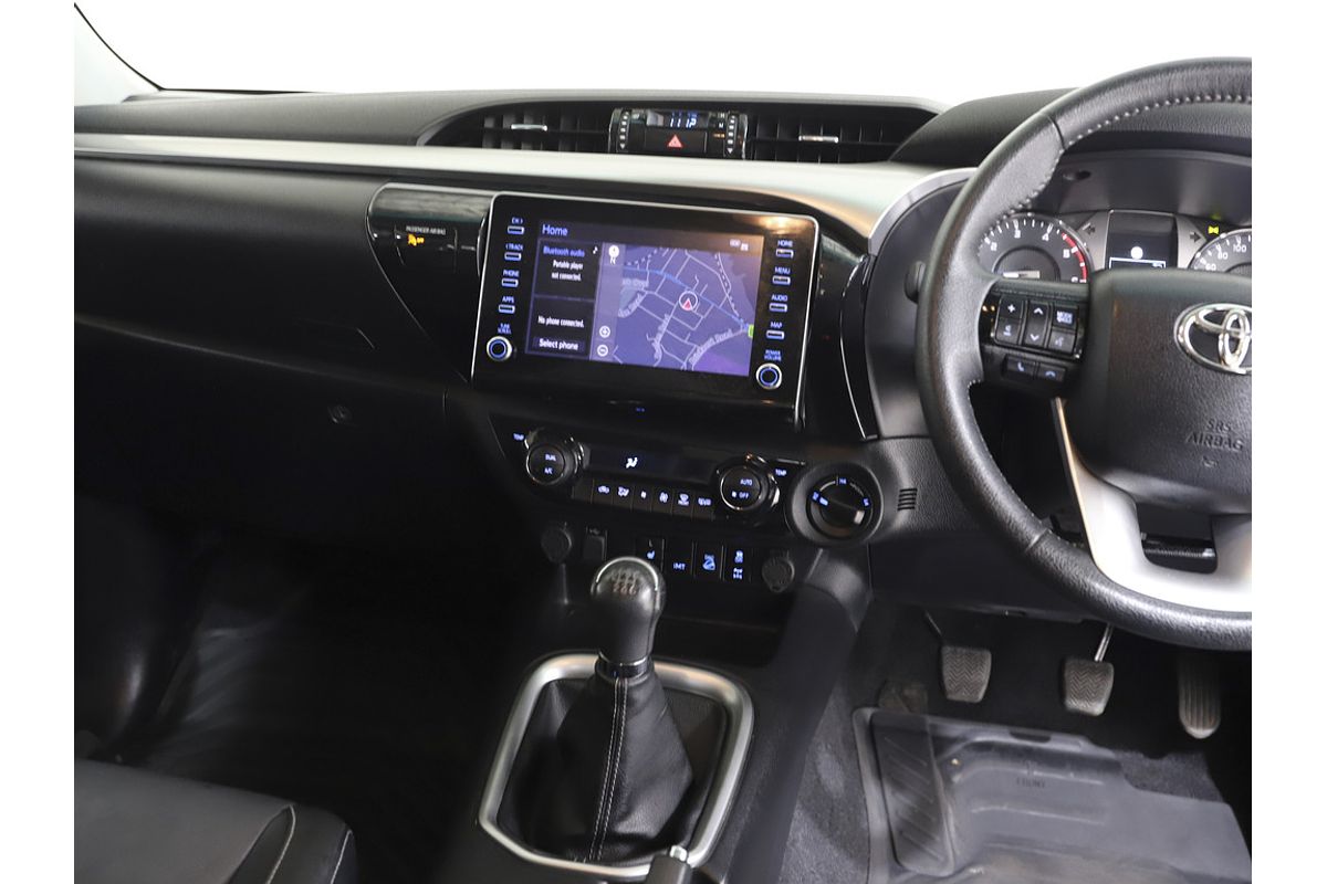 Hilux 4x4 SR5 2.8L T Diesel Manual Double Cab 