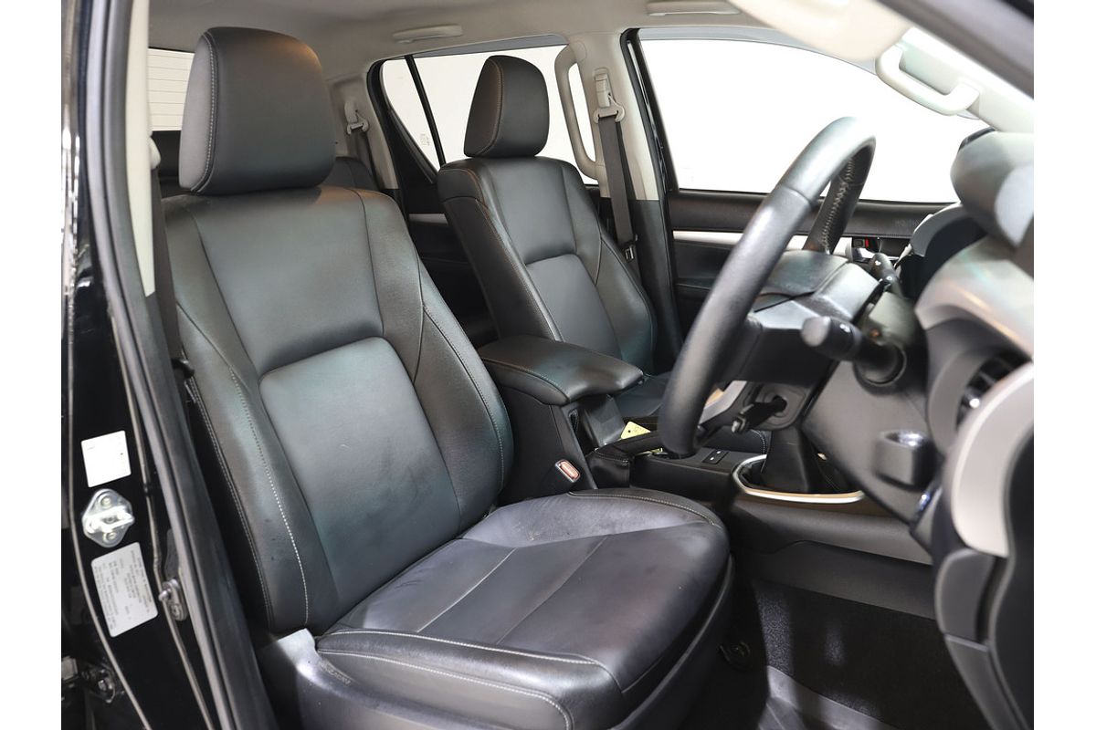 Hilux 4x4 SR5 2.8L T Diesel Manual Double Cab 
