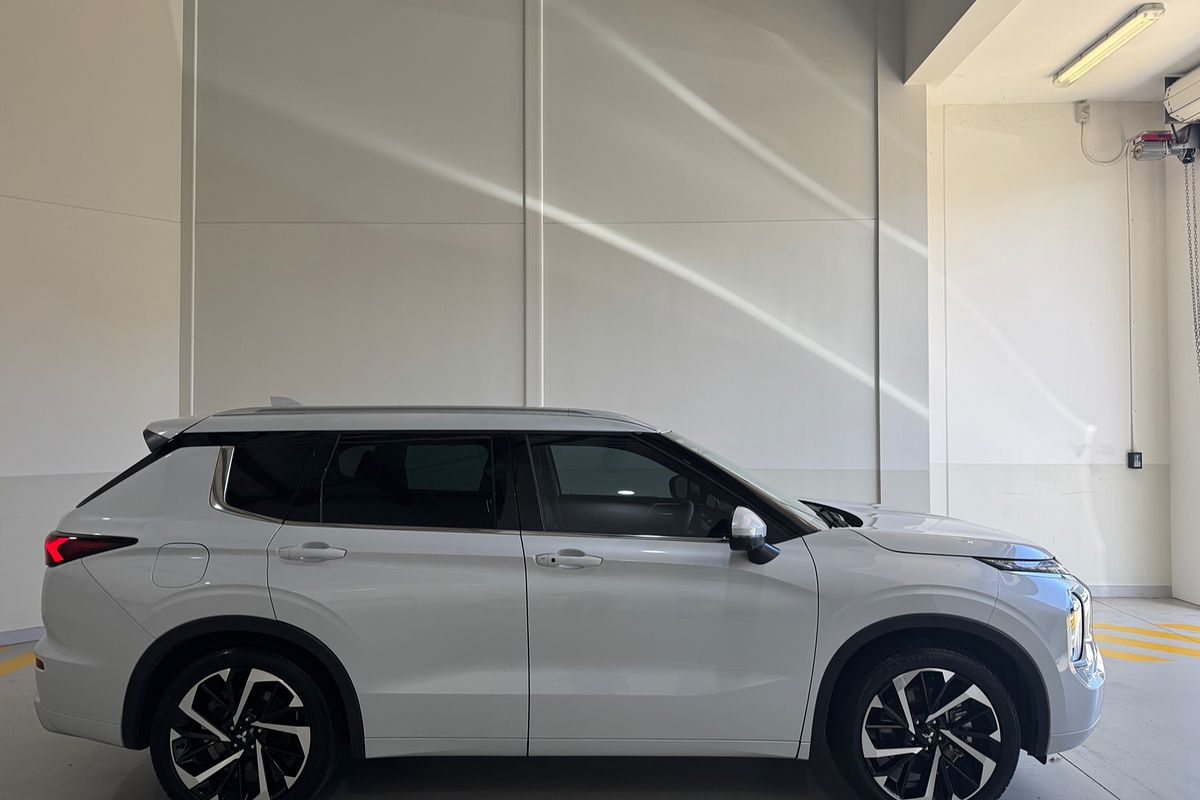 2022 Mitsubishi Outlander Exceed ZM
