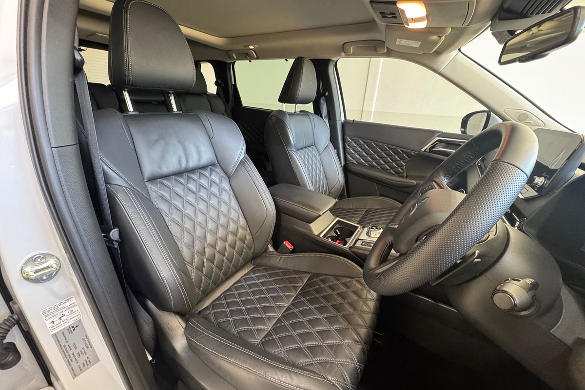 2022 Mitsubishi Outlander Exceed ZM