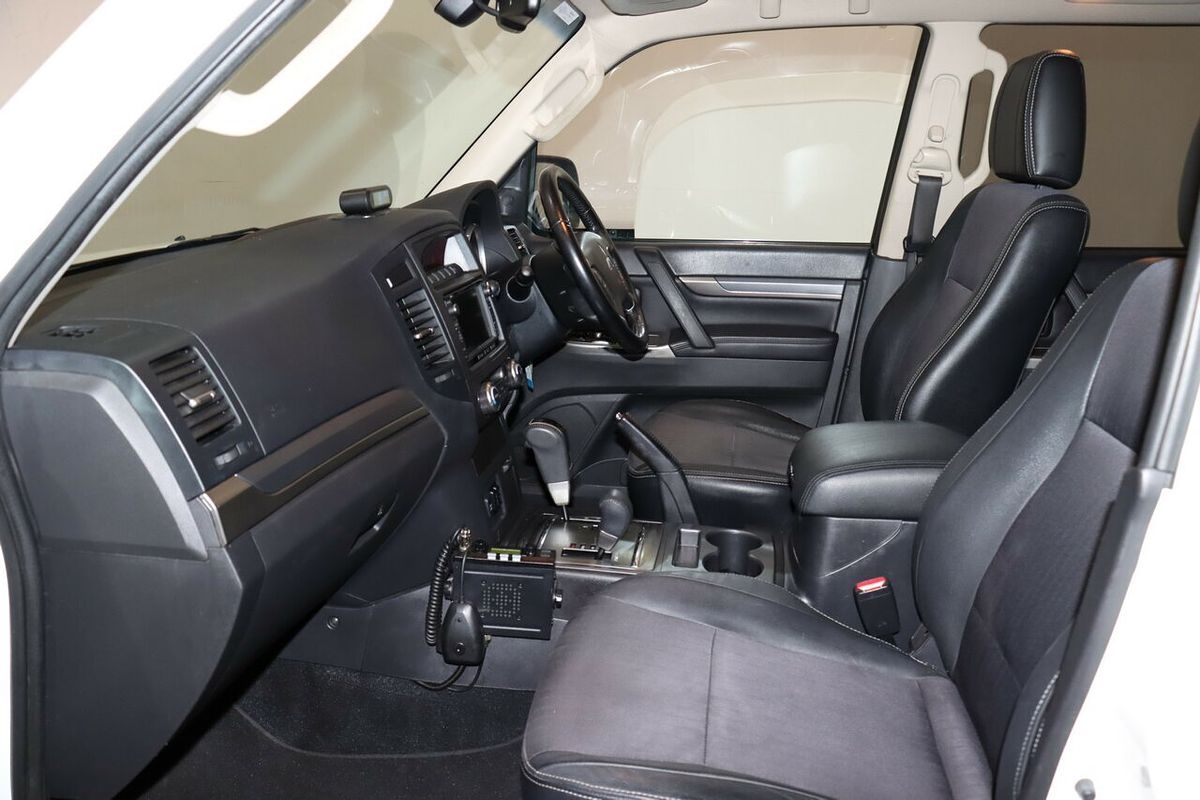 2013 Mitsubishi Pajero VR-X NW