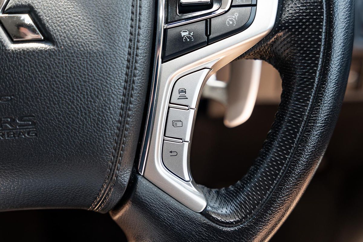 2019 Mitsubishi Pajero Sport Black Edition QE