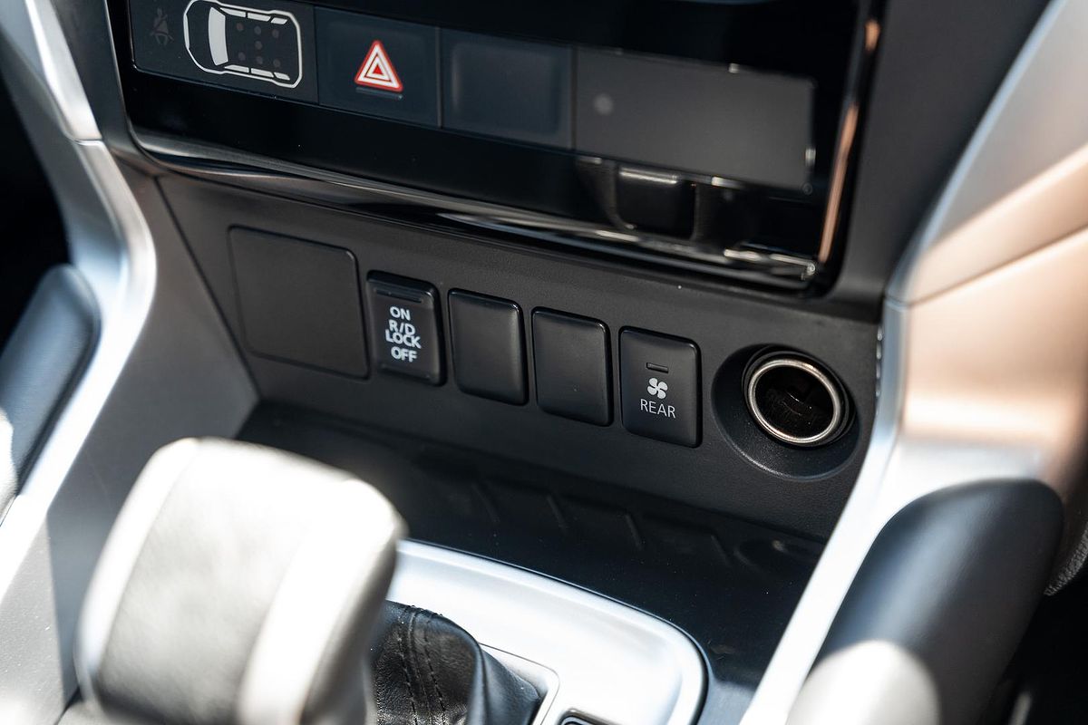 2019 Mitsubishi Pajero Sport Black Edition QE