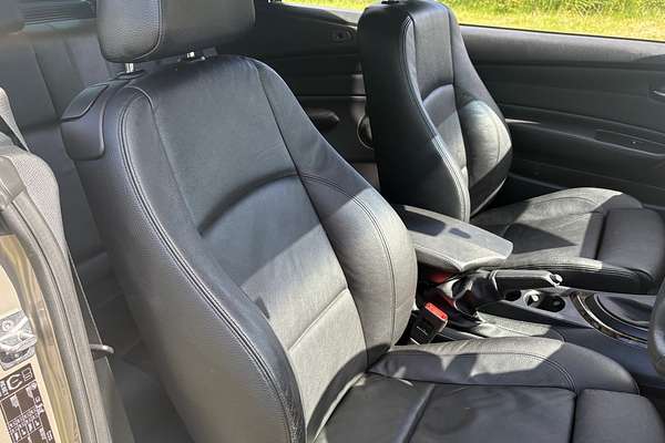 2010 BMW 120i E88 MY09