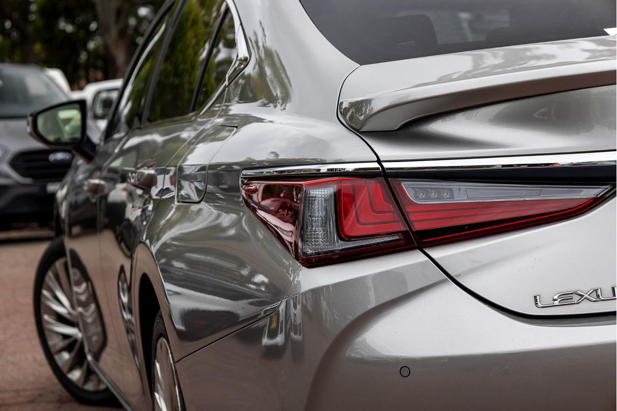 2019 Lexus ES ES300h Sports Luxury AXZH10R