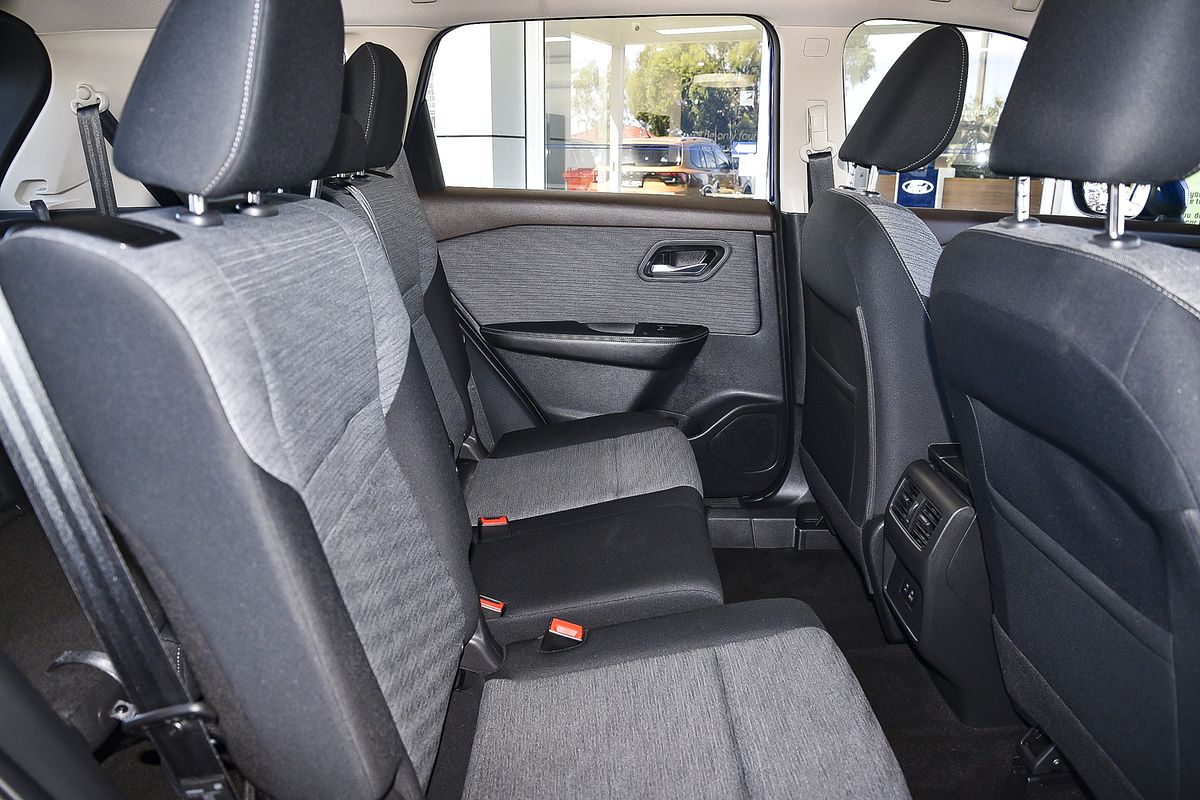2024 Nissan X-TRAIL ST T33