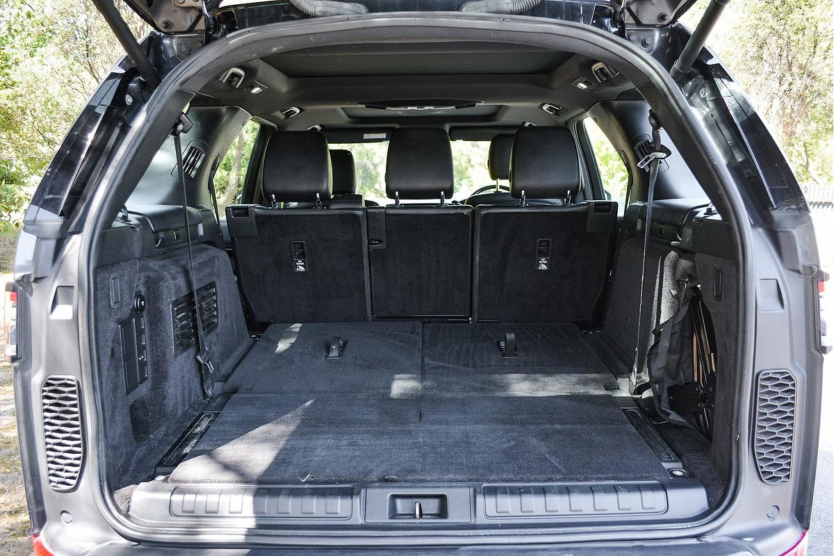 2019 Land Rover Discovery SD4 SE Series 5