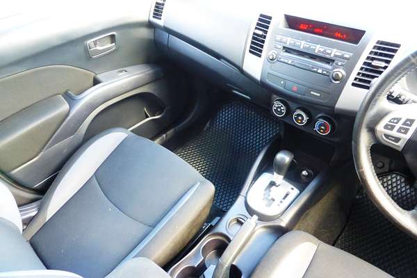 2010 Mitsubishi Outlander LS ZH