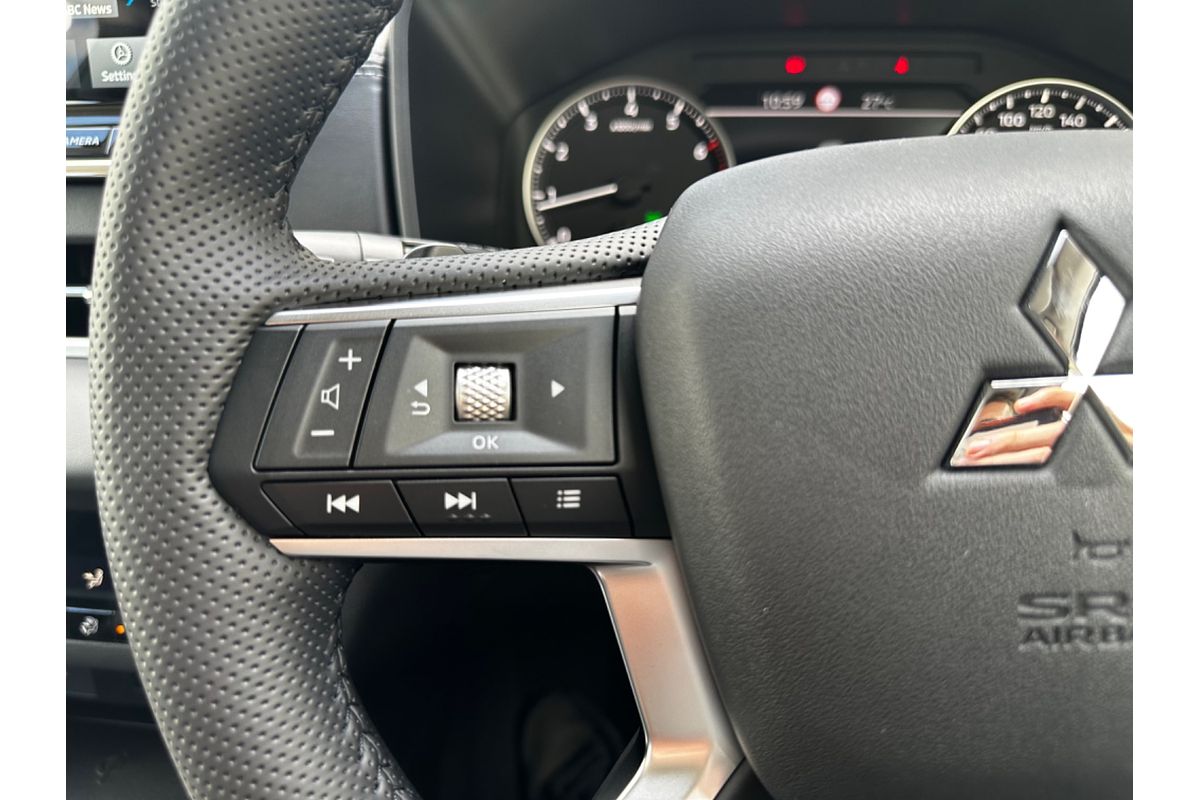 2024 Mitsubishi Outlander LS ZM