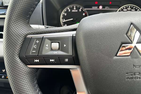 2024 Mitsubishi Outlander LS ZM