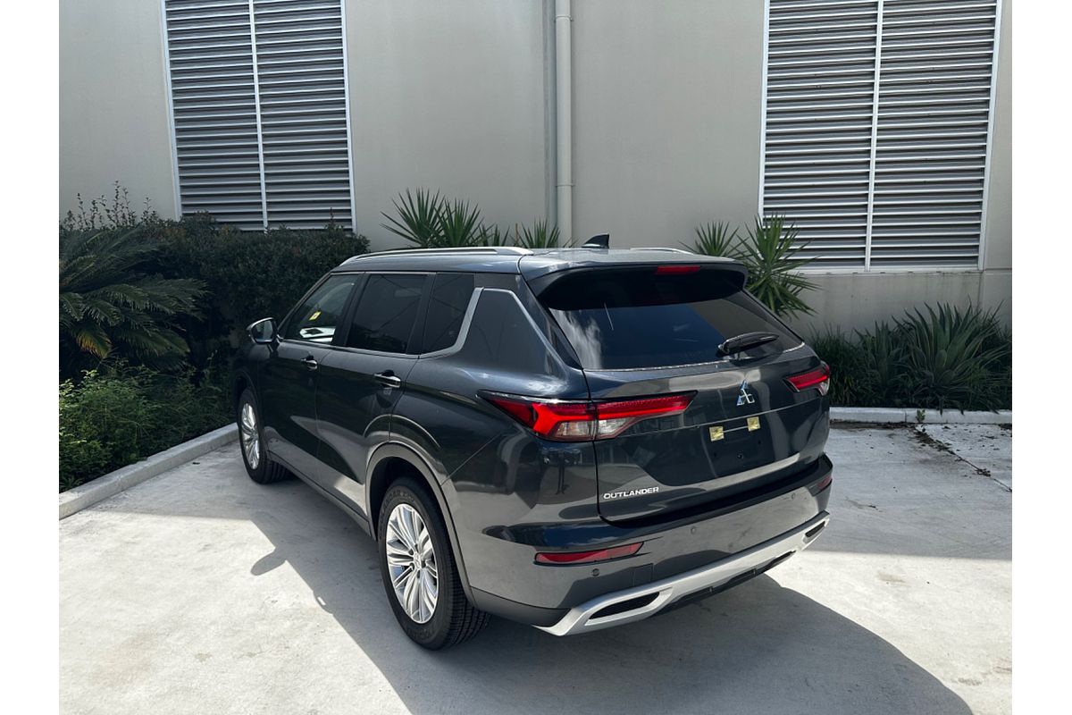 2024 Mitsubishi Outlander LS ZM