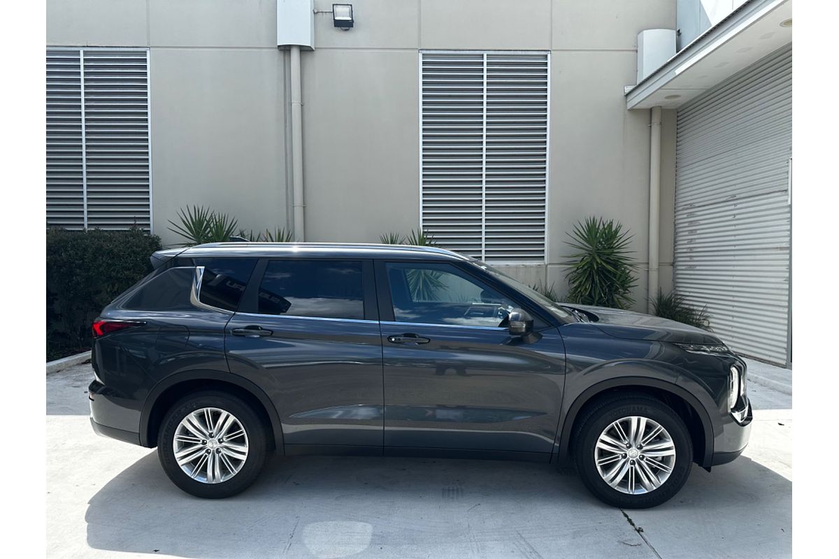 2024 Mitsubishi Outlander LS ZM