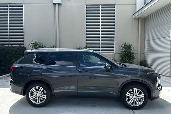 2024 Mitsubishi Outlander LS ZM