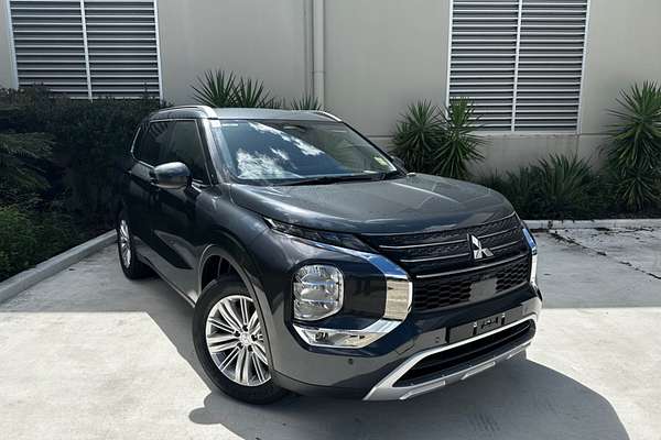 2024 Mitsubishi Outlander LS ZM
