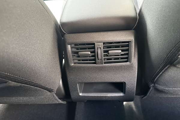 2024 Mitsubishi Outlander LS ZM