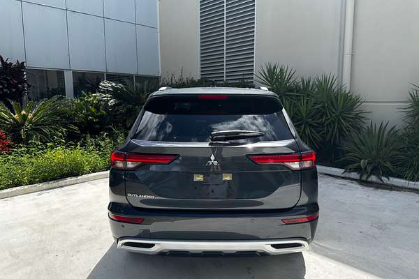 2024 Mitsubishi Outlander LS ZM