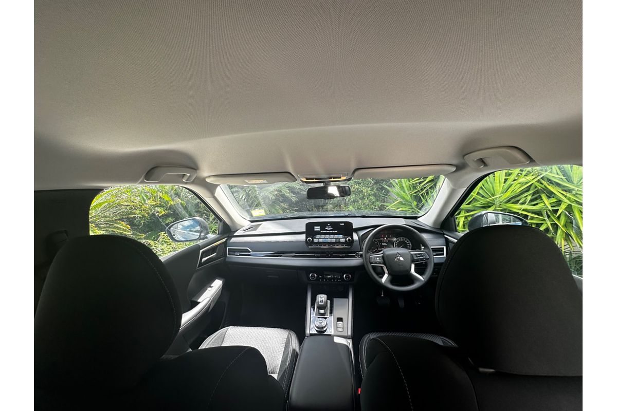 2024 Mitsubishi Outlander LS ZM
