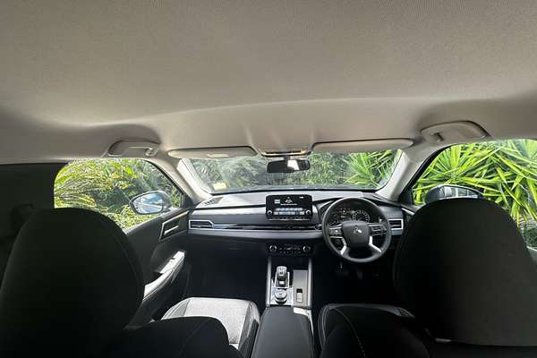 2024 Mitsubishi Outlander LS ZM
